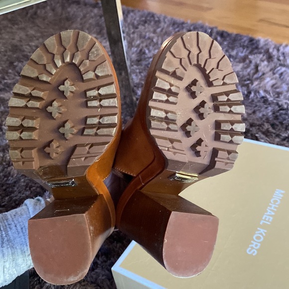 Michael Kors Patras Sandal - Picture 5 of 10